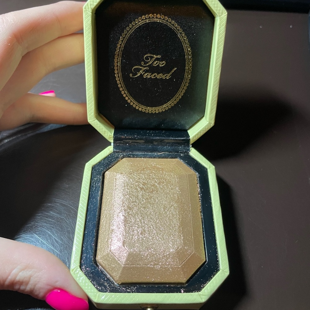Too Faced highlighter canary diamond